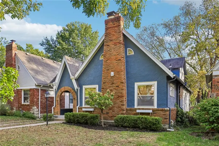 611 E 62nd Street, Kansas City, MO 64110 - #3