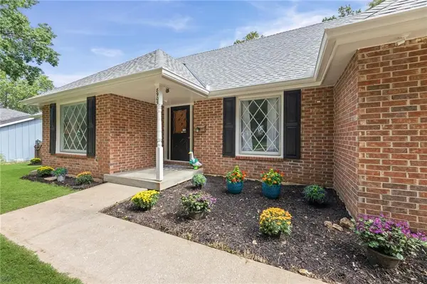 8905 Lamar Avenue, Overland Park, KS 66207