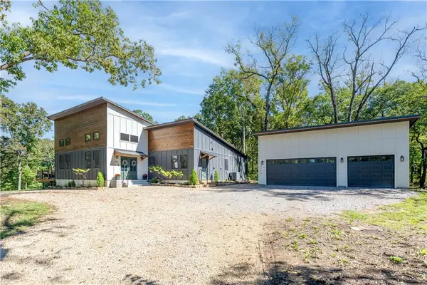4724 Saratoga Drive, McLouth, KS 66054