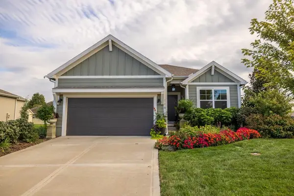 116 SE Water Garden Court, Blue Springs, MO 64064
