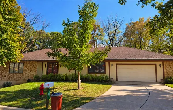 9201 NW Pleasant Drive Drive, Parkville, MO 64152