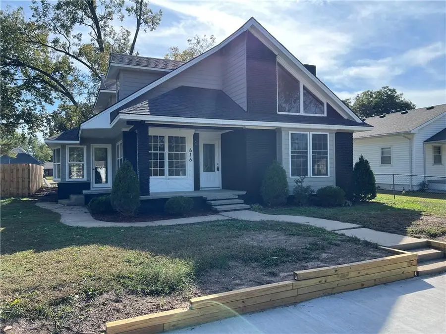 616 E 22nd Street, Pittsburg, KS 66762 - #2