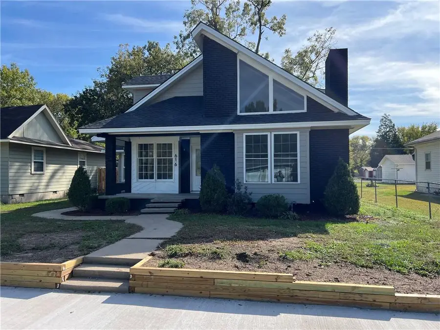 616 E 22nd Street, Pittsburg, KS 66762 - #3