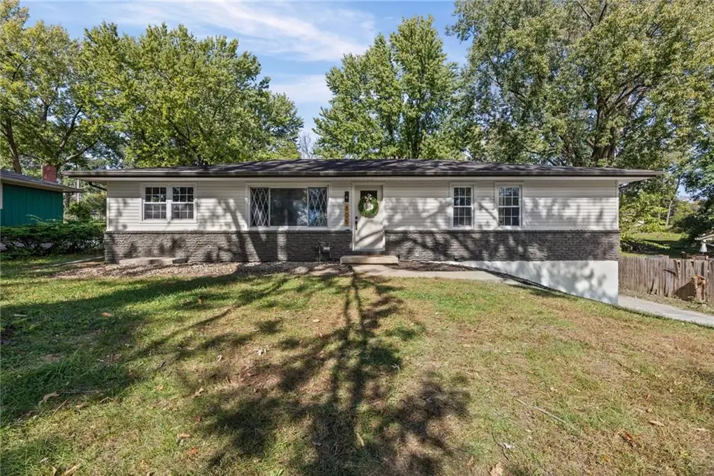 806 Howard Lane, Liberty, MO 64068 - #1