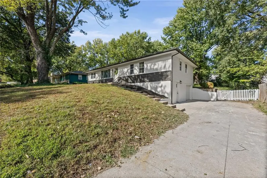 806 Howard Lane, Liberty, MO 64068 - #2