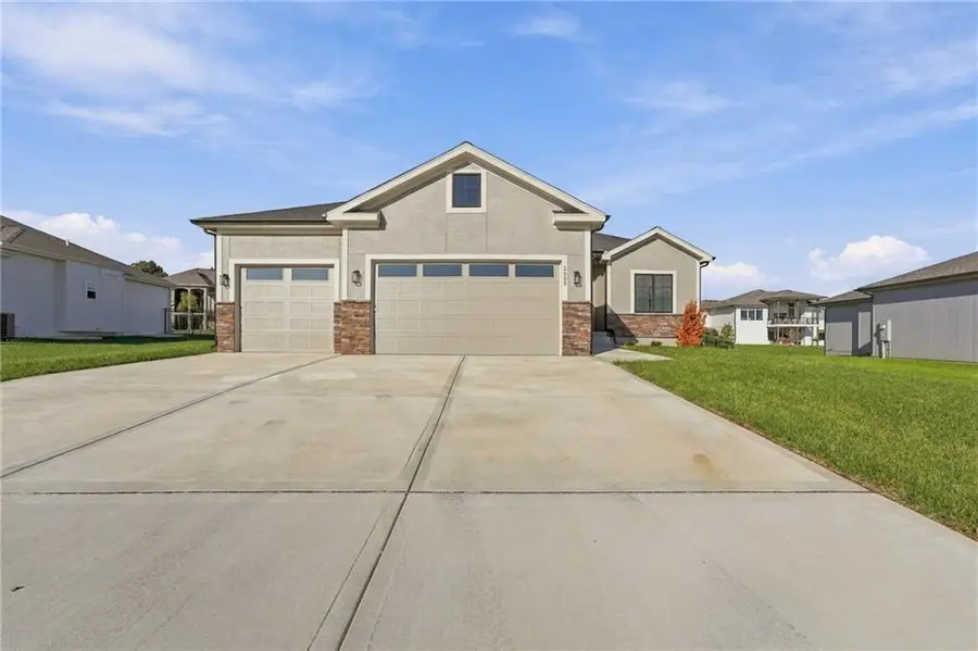 2605 NE Crestview Street, Blue Springs, MO 64029 - #3