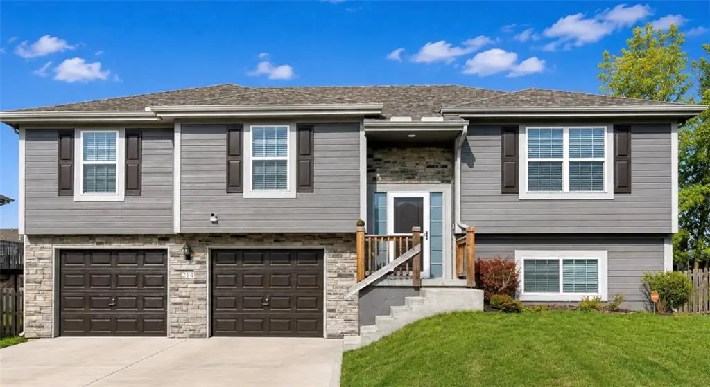 214 NE Greystone Way, Grain Valley, MO 64029 - #1