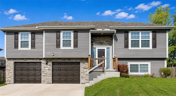 214 NE Greystone Way, Grain Valley, MO 64029