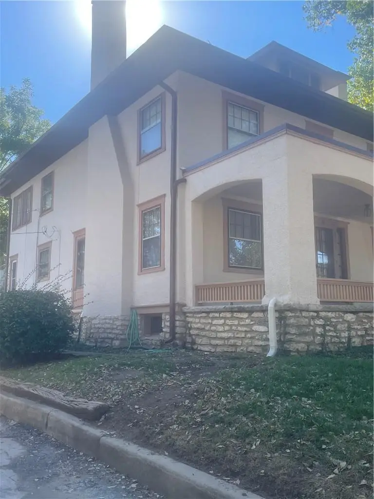 11 W Concord Avenue, Kansas City, MO 64112 - #2