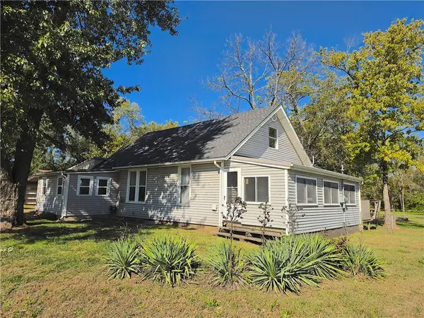 923 S Walnut Street, Garnett, KS 66032
