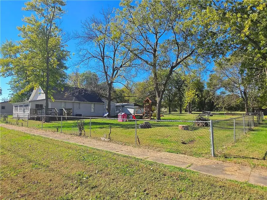 923 S Walnut Street, Garnett, KS 66032 - #3