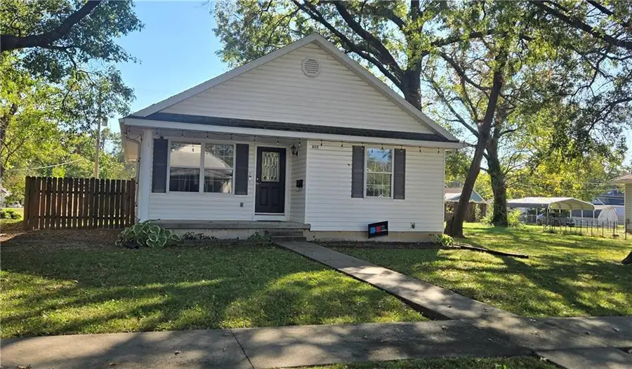 807 W 3rd Street, Pittsburg, KS 66762 - #2