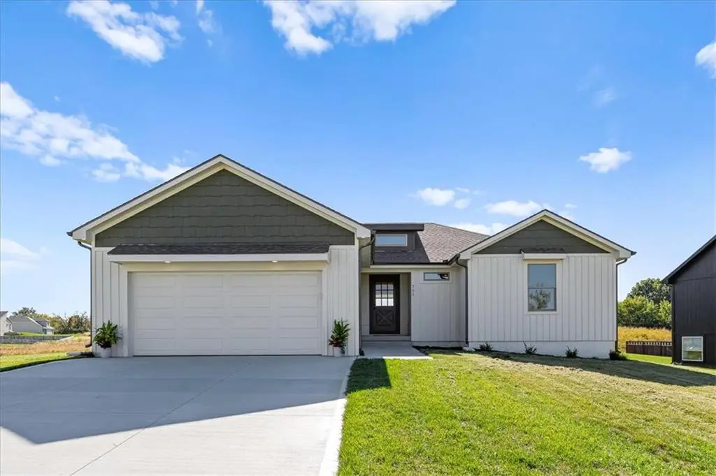 701 SE 21st Street, Oak Grove, MO 64075 - #1