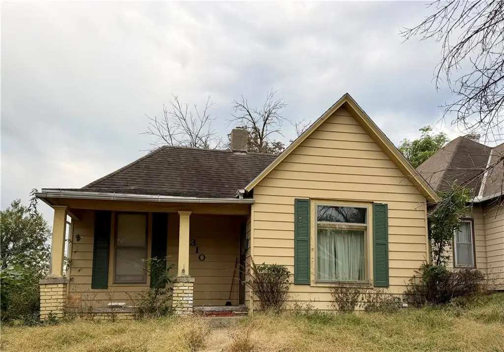 2310 Edmond Street, Saint Joseph, MO 64501 - #1