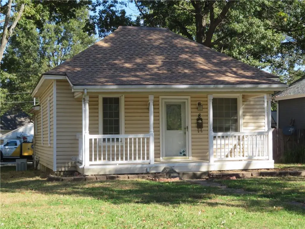 8 E Osage Street, Paola, KS 66071 - #1
