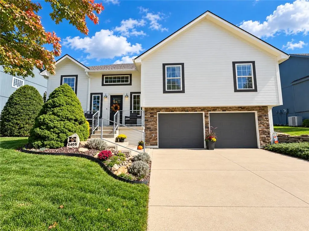 2405 Woodhaven Lane Sw, Lees Summit, MO 64082 - #1