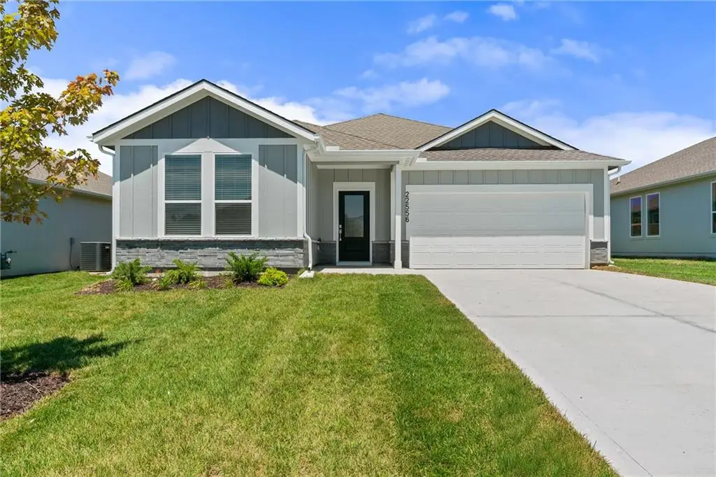 4020 NE Apple Grove Drive, Lees Summit, MO 64064 - #1
