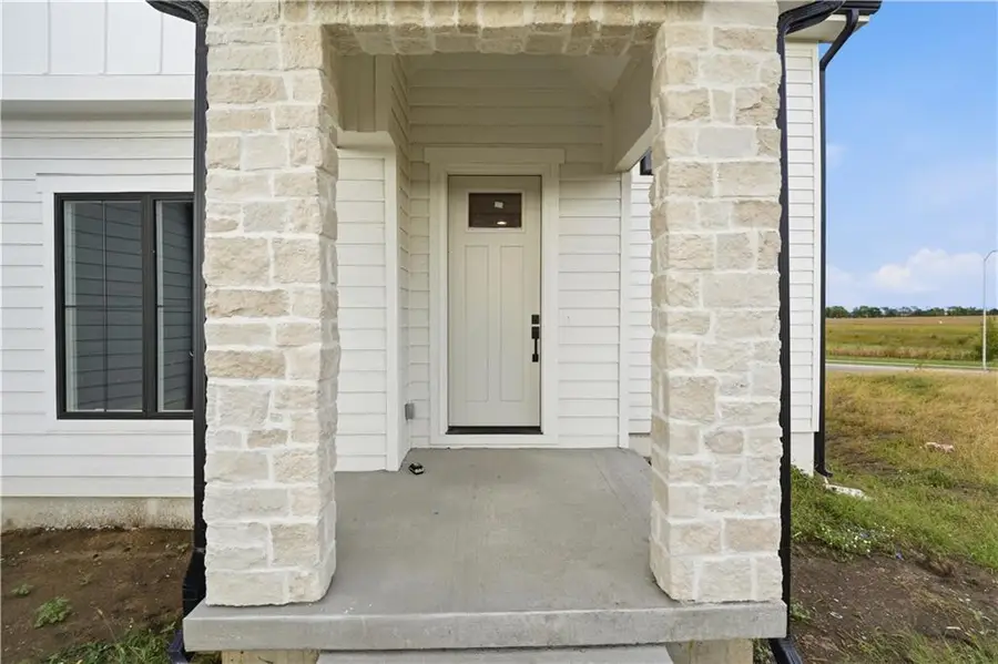18370 W 195th Street, Spring Hill, KS 66083 - #3
