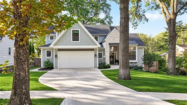 7132 Cherokee Drive, Prairie Village, KS 66208