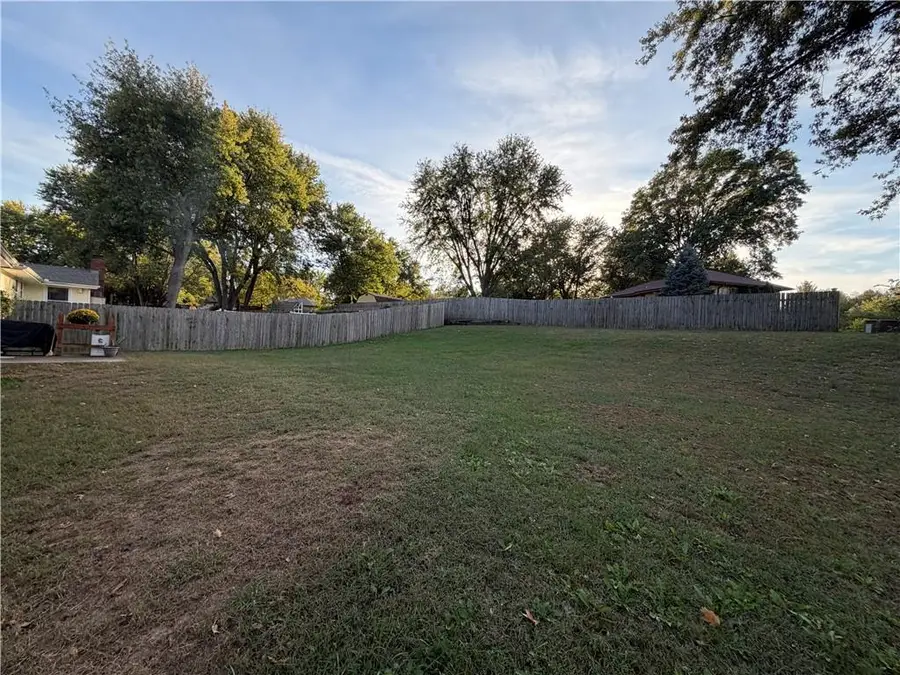 2605 7th Street, Blue Springs, MO 64014 - #2