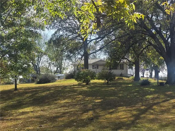 1049 SW 418p Road, Deepwater, MO 64740