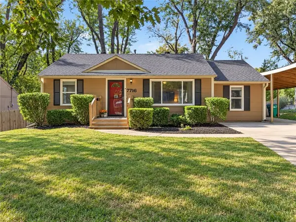 7716 Robinson Street, Overland Park, KS 66204