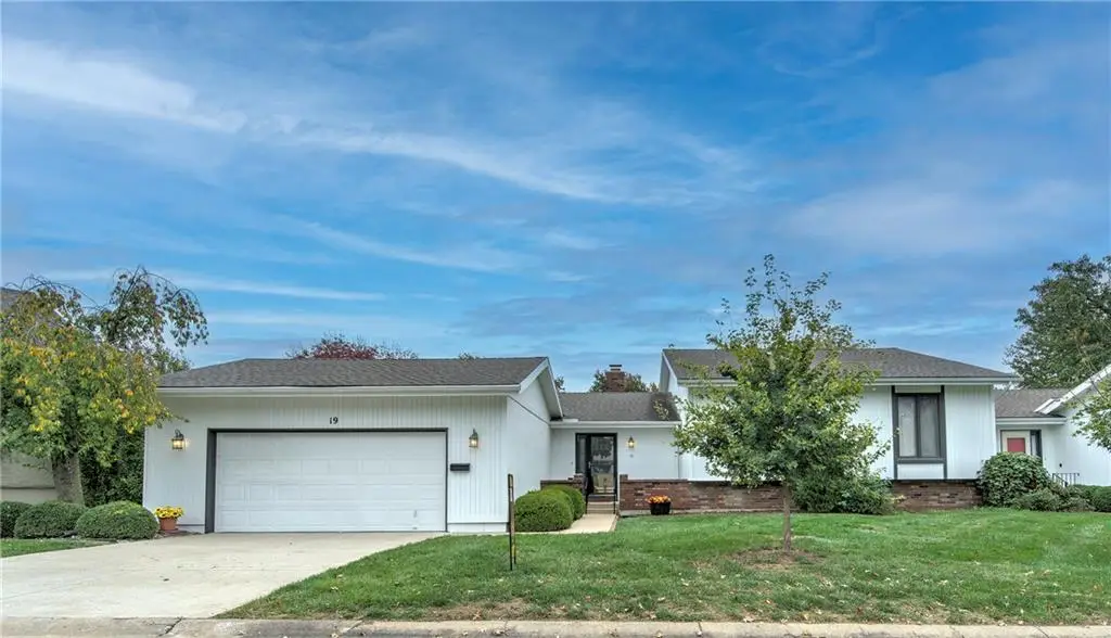 19 E Woodbridge Lane, Kansas City, MO 64145 - #1
