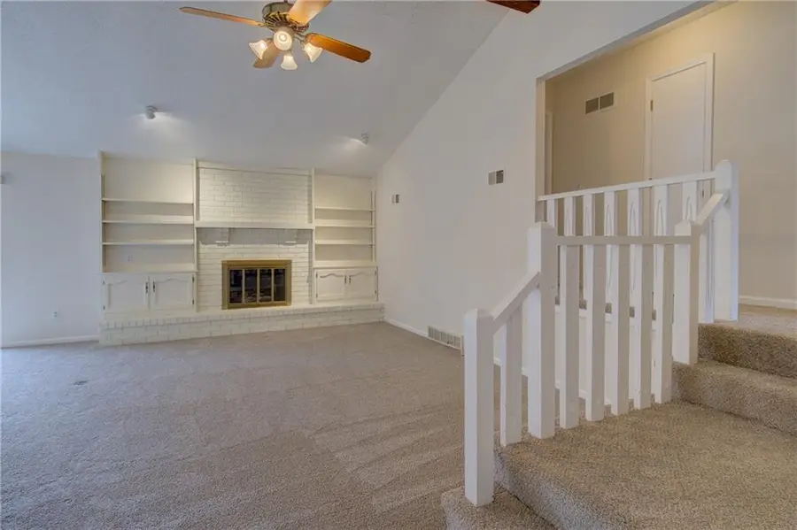 19 E Woodbridge Lane, Kansas City, MO 64145 - #3