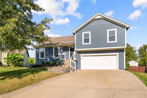 1122 E Frontier Drive, Olathe, KS 66062