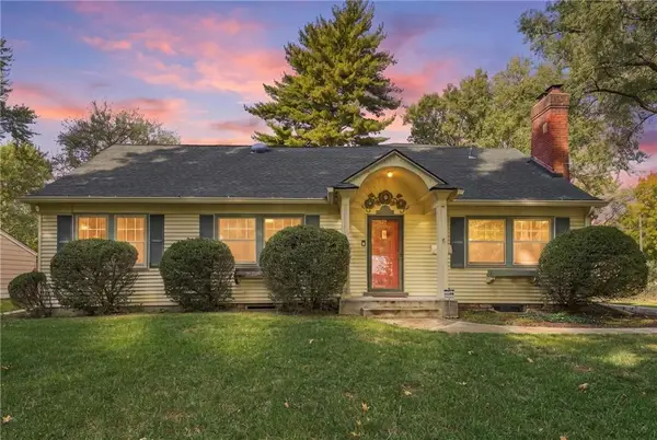 8816 Sleepy Hollow Road, Kansas City, MO 64114