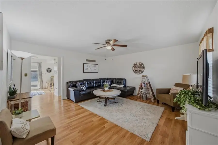6435 E 127th Street, Grandview, MO 64030 - #3