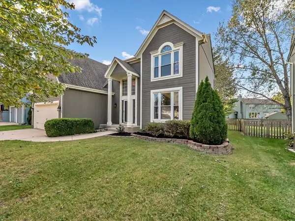 15700 S Apache Street, Olathe, KS 66062