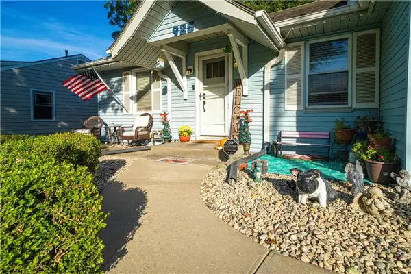 925 S 38th Street, St Joseph, MO 64507