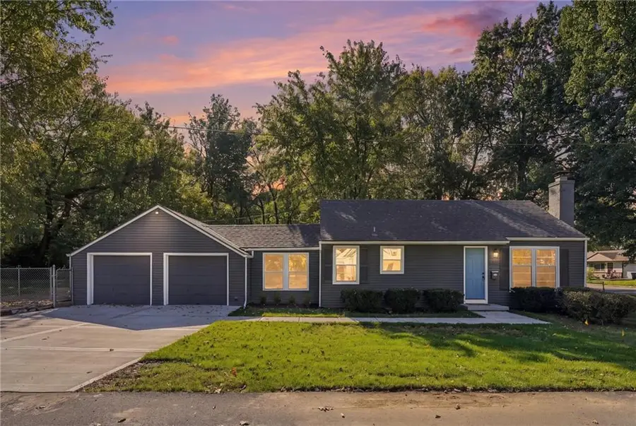 8001 Summit Street, Kansas City, MO 64114 - #2