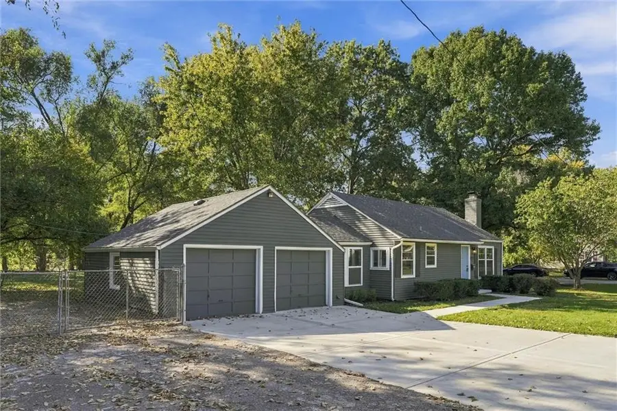 8001 Summit Street, Kansas City, MO 64114 - #3