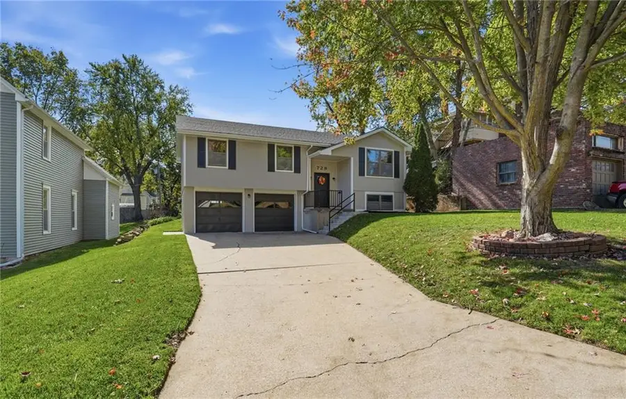 729 Oak Street, Leavenworth, KS 66048 - #2
