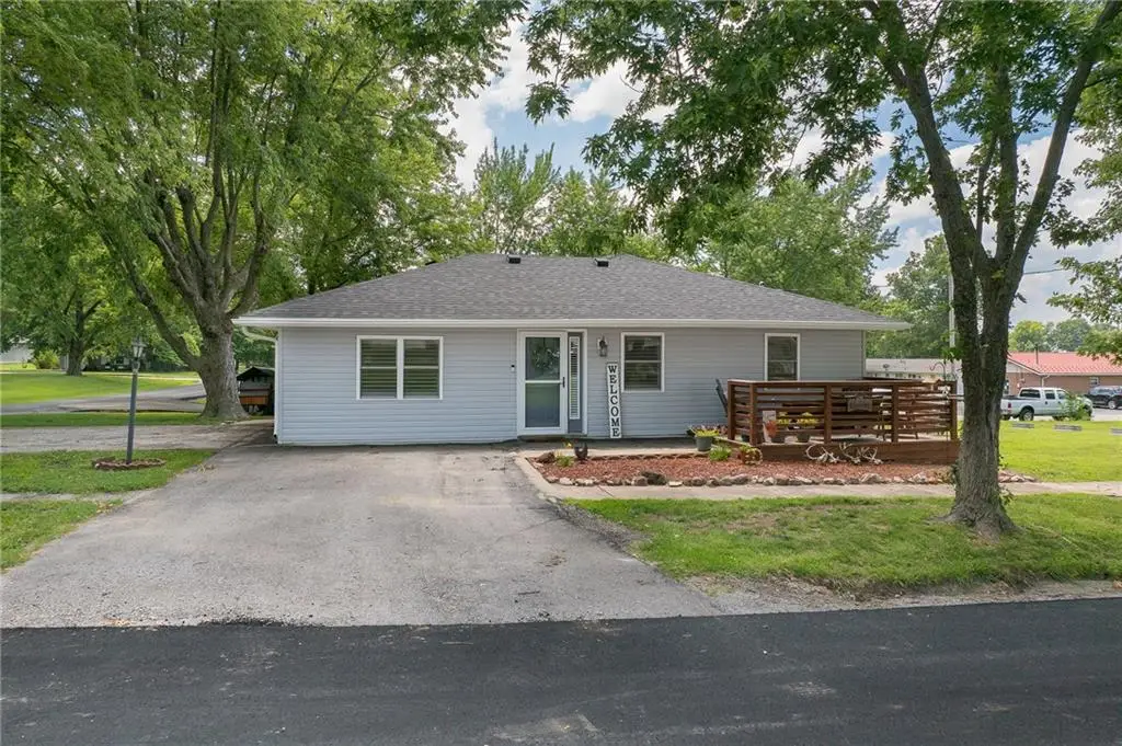 108 E Walnut Street, Hamilton, MO 64644 - #1