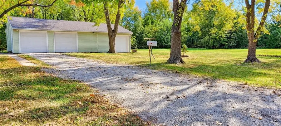 615 W Santa Fe Street, Gardner, KS 66030 - #2