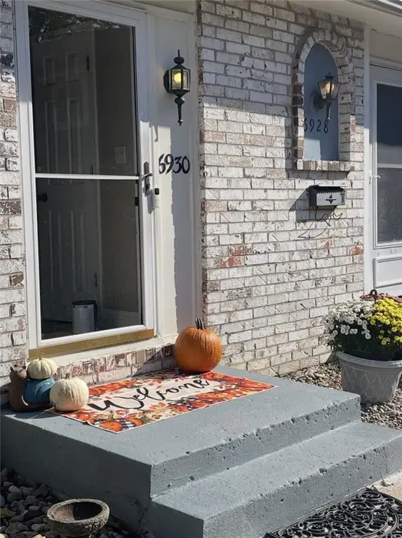 6930 Chapel Woods Lane, Kansas City, MO 64152 - #2