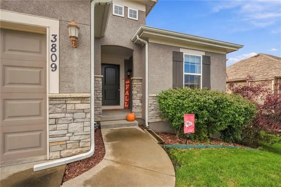 3809 NW Old Stagecoach Road, Kansas City, MO 64154 - #3