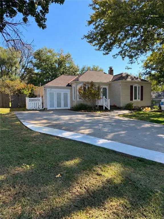 7005 Hawthorne Avenue, Raytown, MO 64133 - #1
