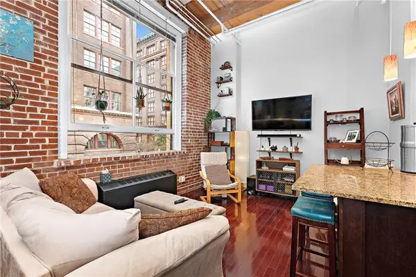 308 W 8th Street #211, Kansas City, MO 64105