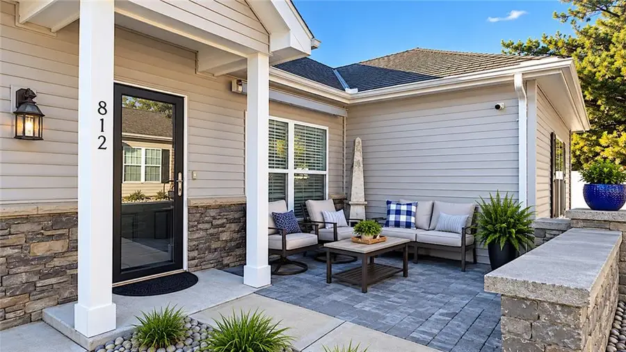 812 NE 66th Street, Gladstone, MO 64118 - #2