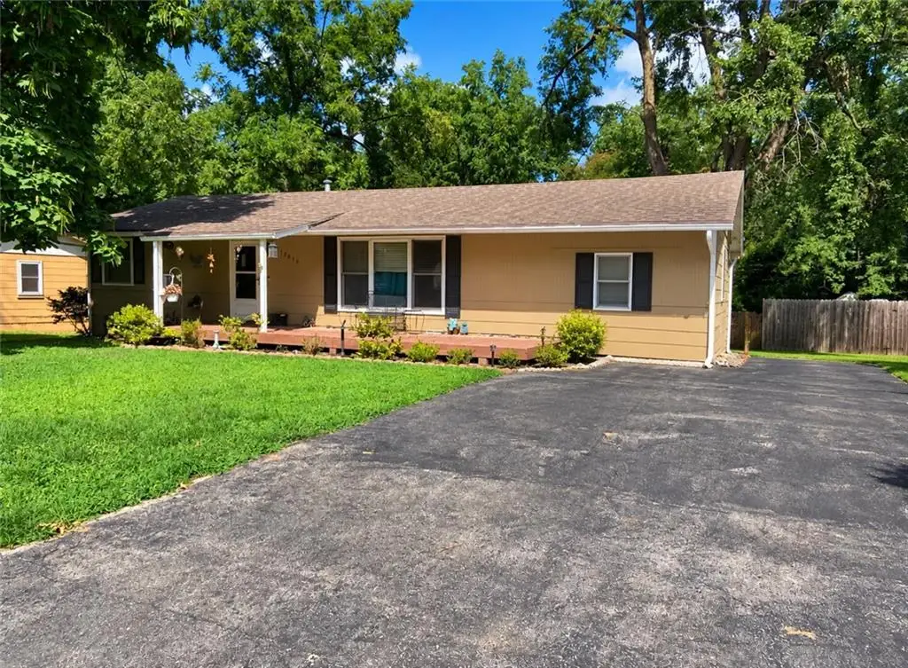 13819 8 Street, Grandview, MO 64030 - #1