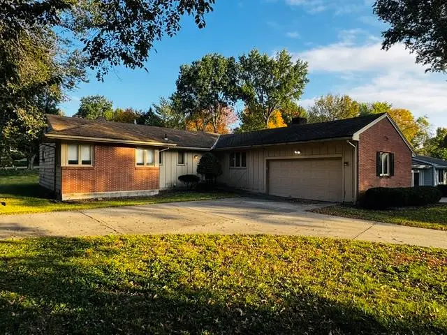 8701 Belleview Avenue, Kansas City, MO 64114 - #1