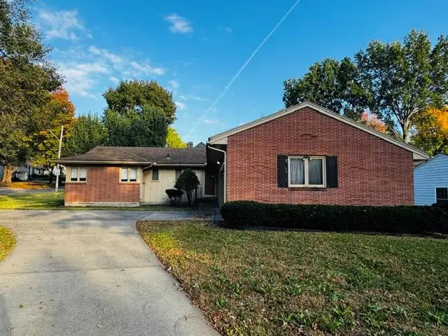 8701 Belleview Avenue, Kansas City, MO 64114 - #2