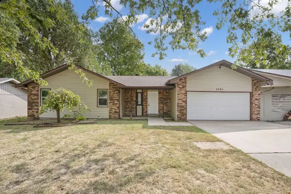 3702 S Walnut Hill Drive, Springfield, MO 65807