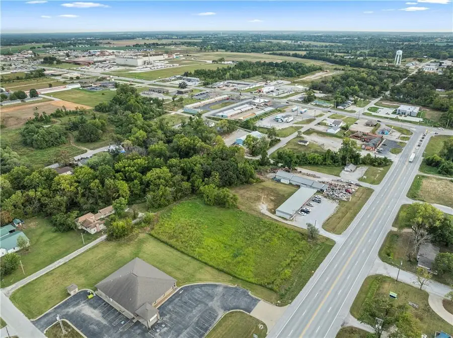 000 N Centennial Boulevard, Nevada, MO 64772 - #2