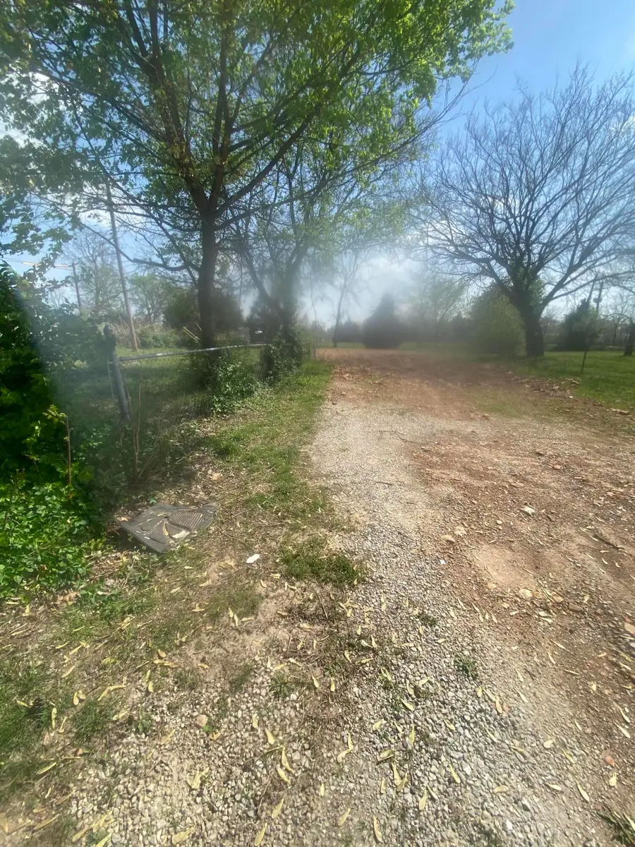 1137 E Thoman Street, Springfield, MO 65803 - #2