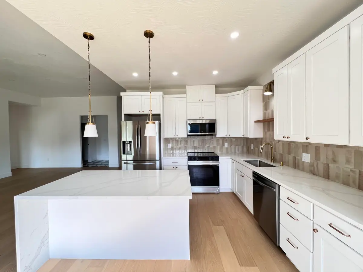 2077 N Sun Valley Drive, Springfield, MO 65802 - Image #1